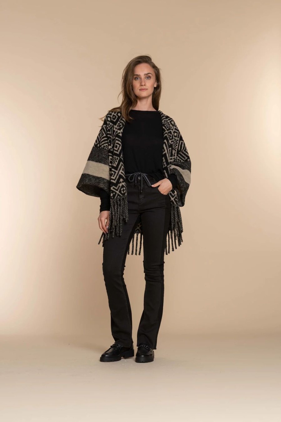 Vrouwen Geisha Fashion | Geisha Dames Poncho Met Print 34603-20 Zwart
